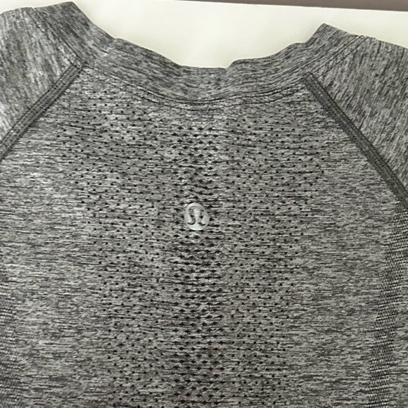 lululemon Swiftly Tech Short-Sleeve Shirt 2.0 (Hip Length) - Picture 3 of 3